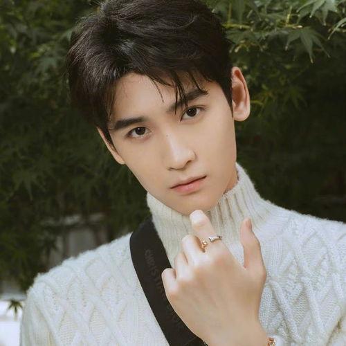 八卦吃瓜娱乐圈陈立农,陈立农的娱乐圈风云录