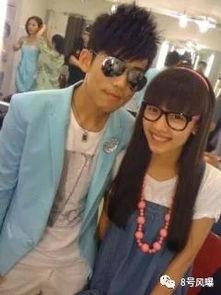 娱乐圈里两个男人吃瓜,是友情升温还是另有隐情？